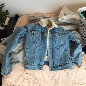 Levi’s Sherpa Trucker Women’s Size S